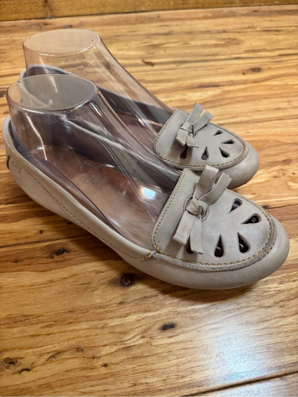 BORN® Handcrafted NAURA Taupe Leather Slip On Bow-Tie Flat Loafers #B86171 ~ 7.5